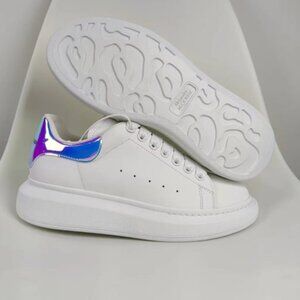 Casual athletic shoes - with packaging box